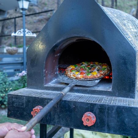 Stayvista At Floradale W Jacuzzi & Wood-Fire Pizza カソーリ エクステリア 写真
