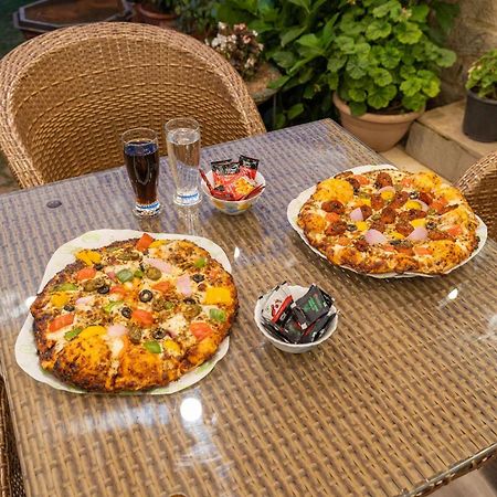 Stayvista At Floradale W Jacuzzi & Wood-Fire Pizza カソーリ エクステリア 写真