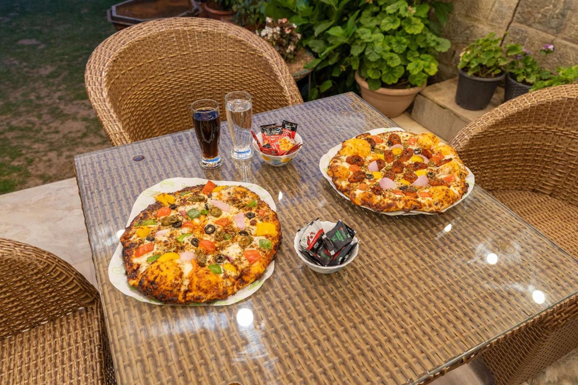 Stayvista At Floradale W Jacuzzi & Wood-Fire Pizza カソーリ エクステリア 写真